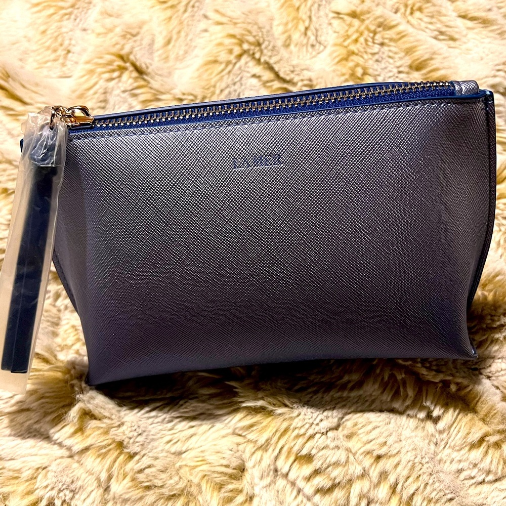 LA MER - NWOT Cosmetic & Toiletry Bag in Icy Blue
